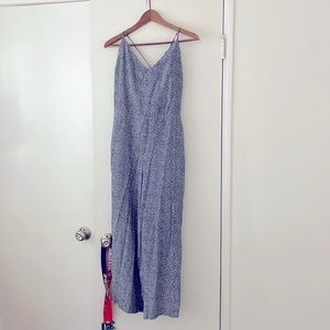 GAP jumpsuit, v neck, fitted waist, flowy pant.